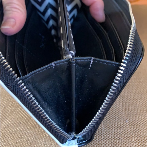 Co-Lab %100 Genuine Leather Women’s Wallet - Picture 7 of 8